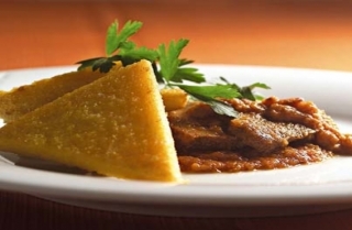 Polenta con asado